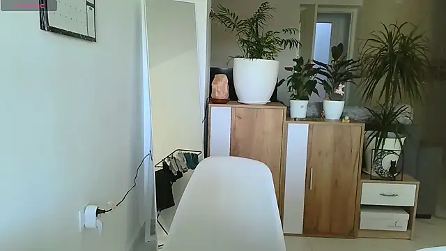 neferutt online show from February 26, 5:01 pm