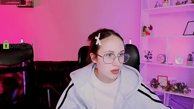 mona cloud online show from December 16, 12:05 am