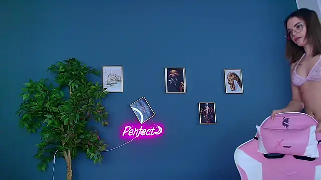 Perfect Moans online show from February 3, 6:22 am