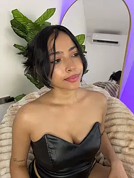  Emily Thompson  online show from June 22, 3:25 am