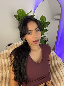  Emily Thompson  online show from July 1, 4:23 am