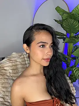  Emily Thompson  online show from June 17, 2:35 am