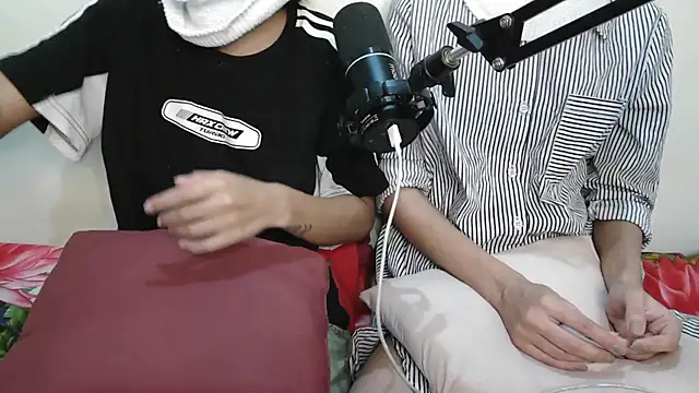 NaughtyThrouple007 online show from September 14, 6:17 pm