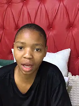 BondiBitch online show from October 3, 8:25 pm