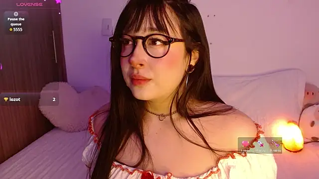 Oliviargf online show from November 18, 12:11 am