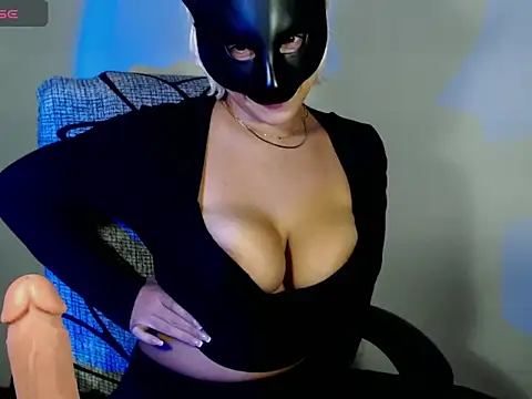 Hannah Kiim online show from November 18, 1:50 am