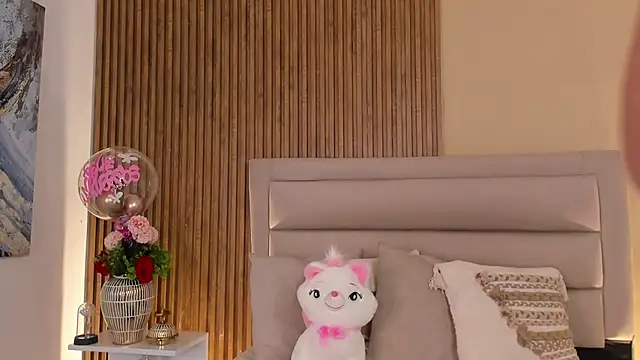 FatimaEvans online show from December 3, 7:27 pm