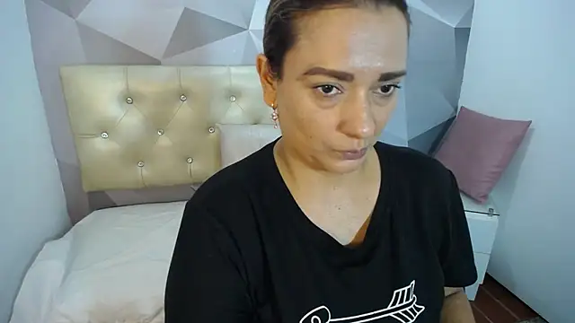 Milf-Prettyboobs online show from October 27, 11:06 am