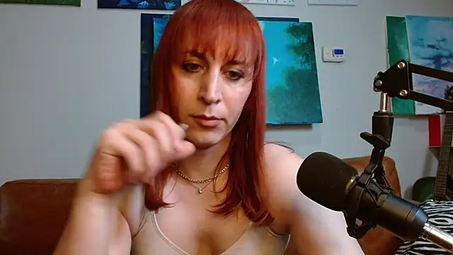 Snapshot of ChewyCandy chatting on October 28, 11:20 pm ChewyCandy online show from October 28, 11:20 pm