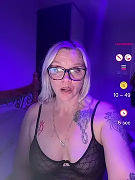Curvy-Cleo online show from June 3, 9:31 pm