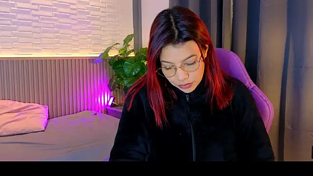 TiffanyWalk online show from October 27, 11:50 am