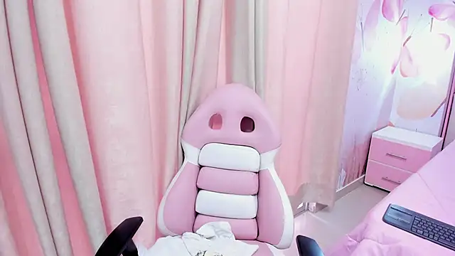 BabyAbril18 online show from November 4, 9:42 pm