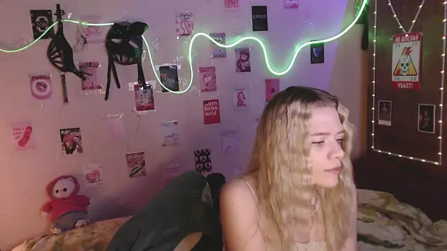 Snapshot of Your_Horny_Friends chatting on November 1, 2:21 pm Your Horny Friends online show from November 1, 2:21 pm