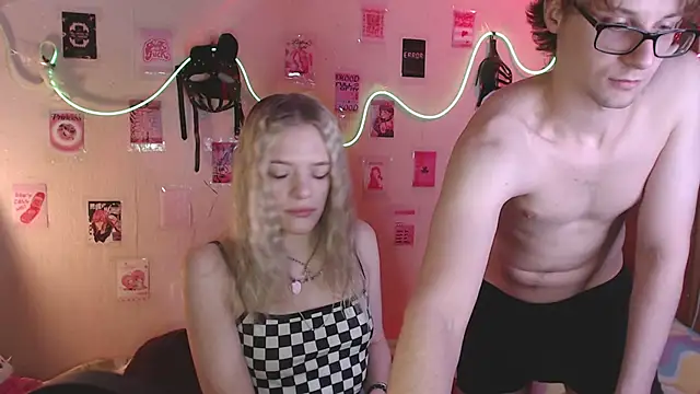 Snapshot of Your_Horny_Friends chatting on September 26, 3:42 pm Your Horny Friends online show from September 26, 3:42 pm