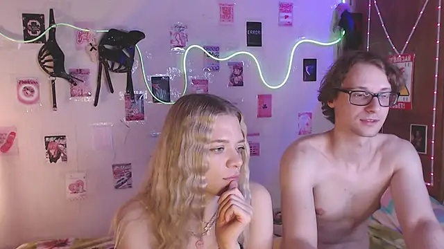 Snapshot of Your_Horny_Friends chatting on October 2, 3:39 pm Your Horny Friends online show from October 2, 3:39 pm