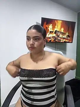 pareja curiosa19 online show from May 18, 10:27 pm