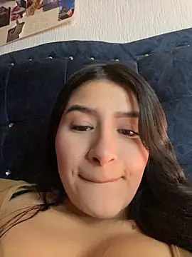 andrea gomes  online show from May 16, 7:33 am