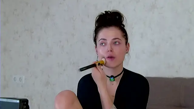 AshleyD  online show from April 2, 3:04 am