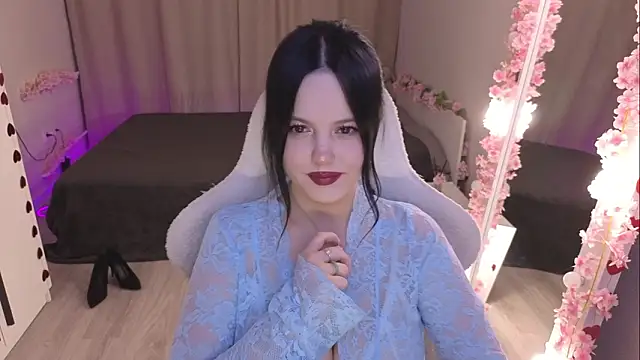 Betty  Davvis online show from March 10, 3:16 pm