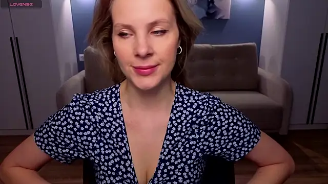 MelanieBennett online show from April 19, 6:02 am