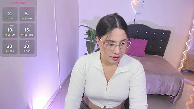 Snapshot of saaya_tay chatting on October 3, 3:11 am saaya tay online show from October 3, 3:11 am