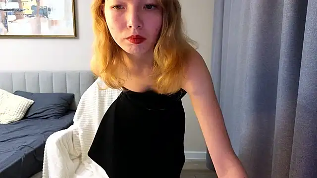 EmilyLuv online show from November 11, 7:44 pm