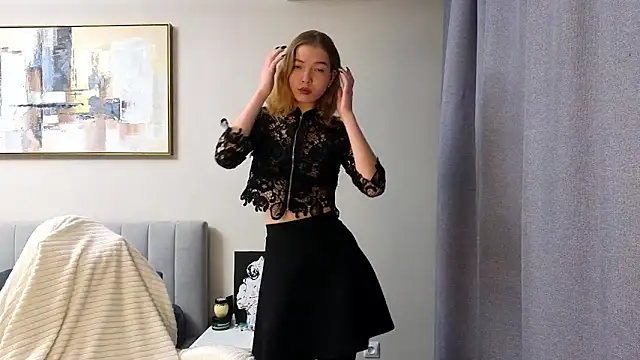 EmilyLuv online show from November 9, 2:02 pm