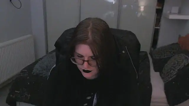 GothSuccubusBabe online show from June 28, 11:33 pm