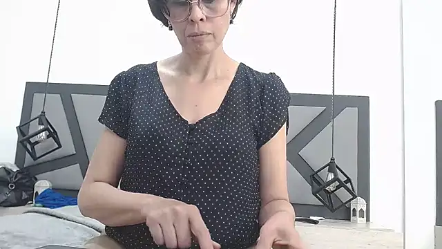 amanda ramirez online show from April 1, 9:23 pm