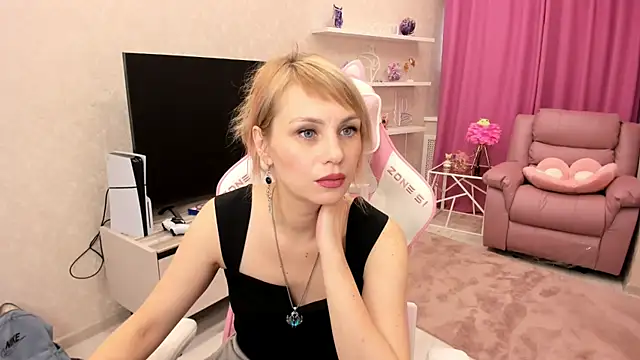 LindaSandy 1 online show from October 21, 9:24 am