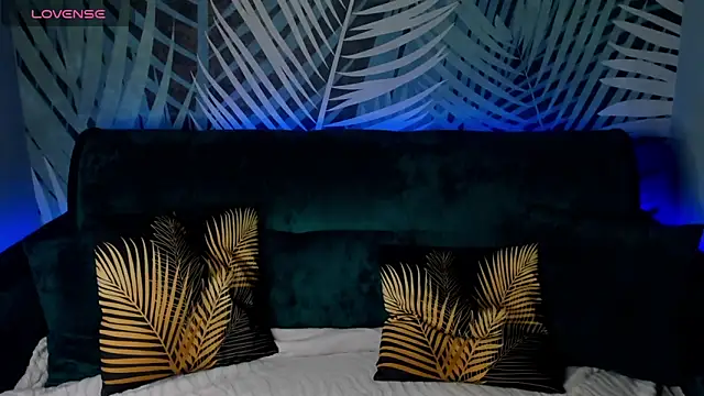 ChristyCrayme online show from September 15, 9:33 pm