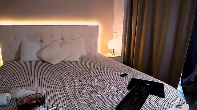 MonikaBelachi online show from November 4, 5:45 am