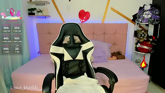 Luna blackk online show from March 14, 9:05 pm