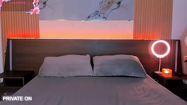 samanthaa moon online show from February 20, 12:31 am