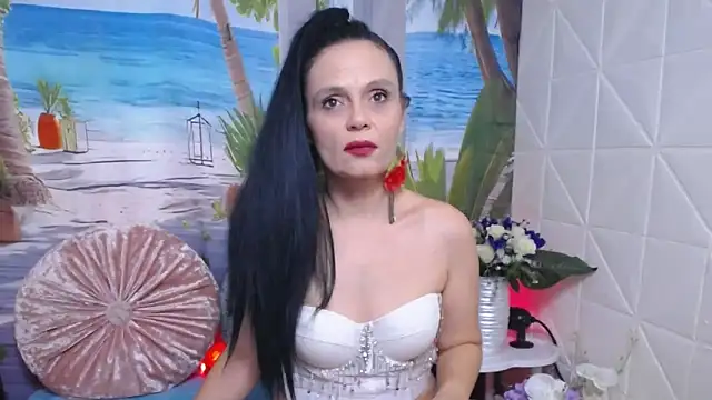 Snapshot of Sweeteest_Julie chatting on October 18, 9:27 pm Sweeteest Julie online show from October 18, 9:27 pm