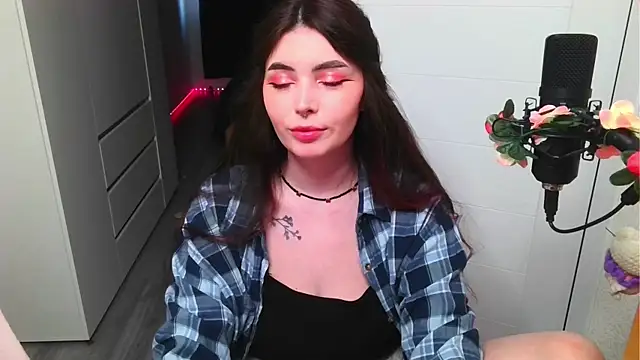 peachyness online show from April 27, 4:59 pm