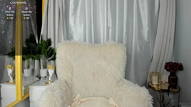 ParissHiltonX online show from February 5, 5:21 am