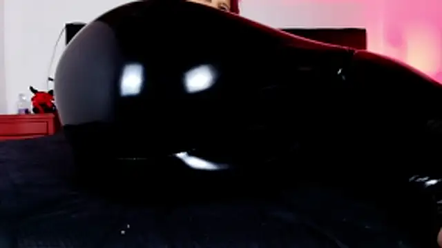 Alisse Moore online show from March 20, 2:55 pm