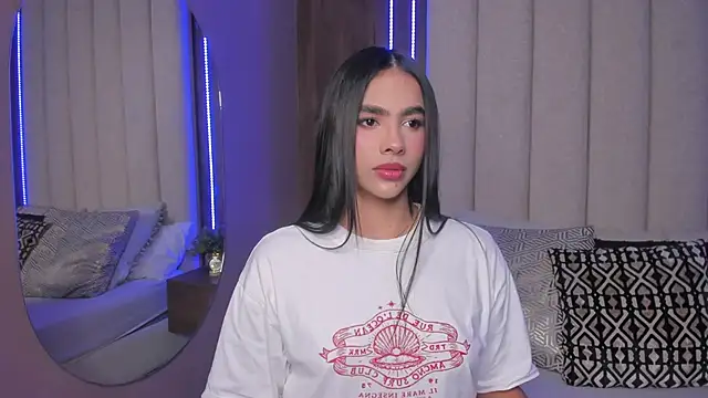 LucySalvatore  online show from February 3, 8:34 pm