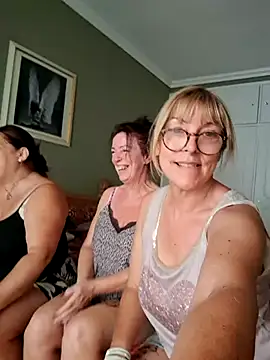 ClassyNAWTYBritMILF online show from July 4, 8:21 am