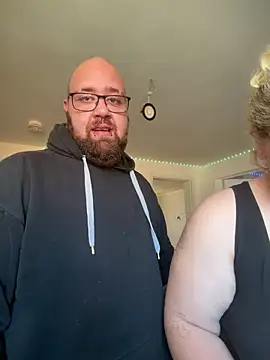 mrandmrsdarkside online show from April 15, 11:33 am