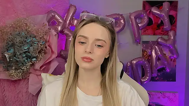 JuliaBrewwer online show from September 18, 2:15 pm