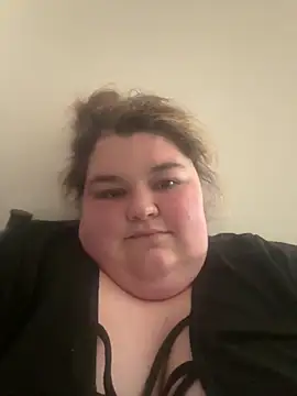 Curvy Geordie LouiseX online show from May 13, 9:09 pm