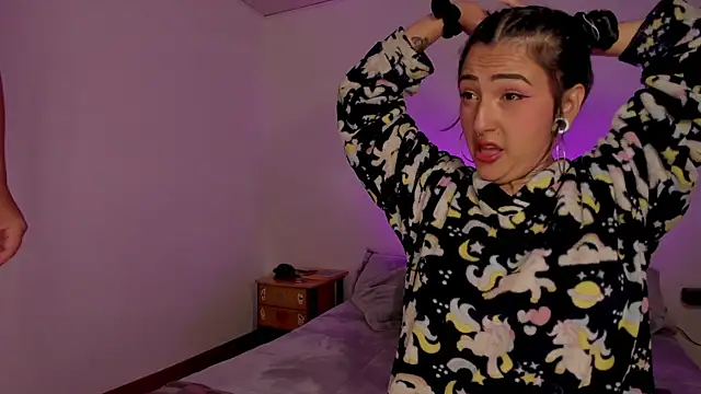 lola n apolo online show from September 19, 4:00 am