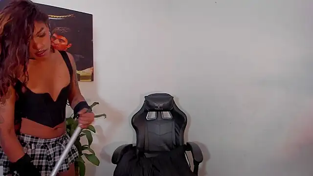 cam11 07 online show from February 21, 12:00 am