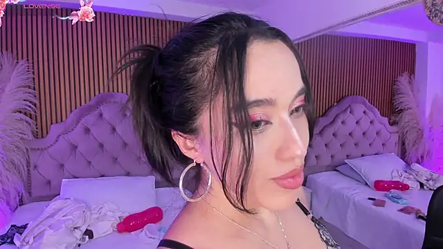 Starbutterflyy  online show from March 31, 5:07 am