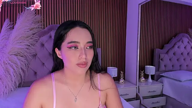 Starbutterflyy  online show from April 3, 5:16 am