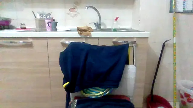 Snapshot of Kelly80 chatting on October 21, 3:21 am Kelly80 online show from October 21, 3:21 am
