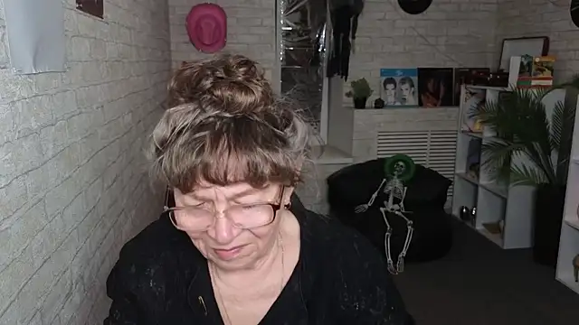 Betty Brick online show from May 23, 6:17 pm