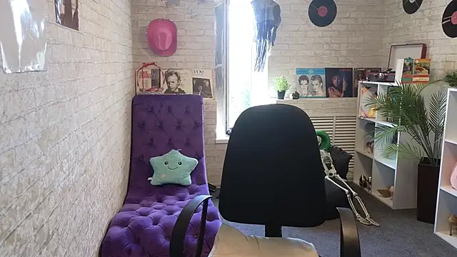 Betty Brick online show from May 20, 1:08 pm